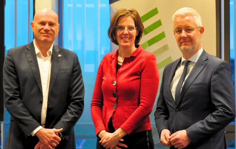 Gruppenfoto von Karel Groen, Cora-Yfke Sikkema & Matthias Groote