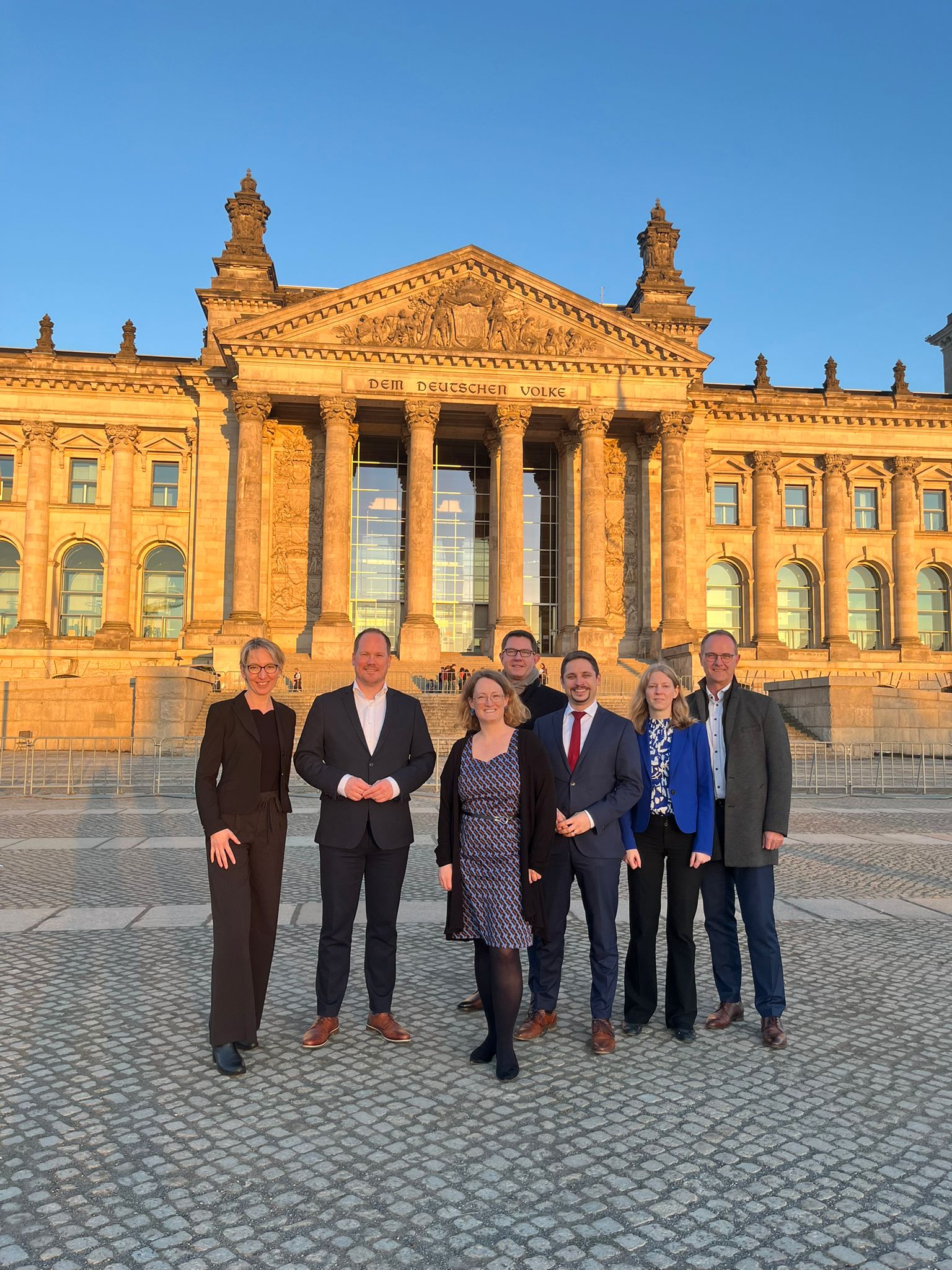 Menschen vor dem Brandenburger Tor