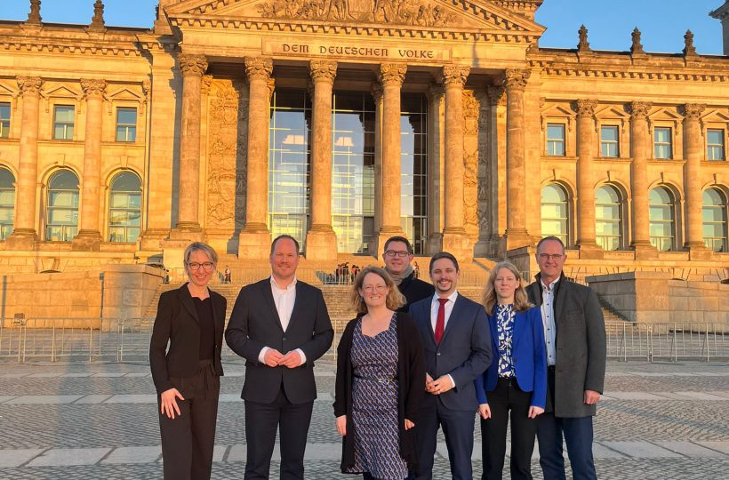 Menschen vor dem Brandenburger Tor