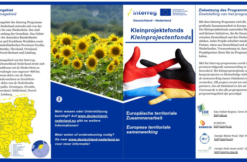Faltblatt zum Interreg-Programm DE-NL mit Sonnenblumenfeld, Flagge und Projektinfos